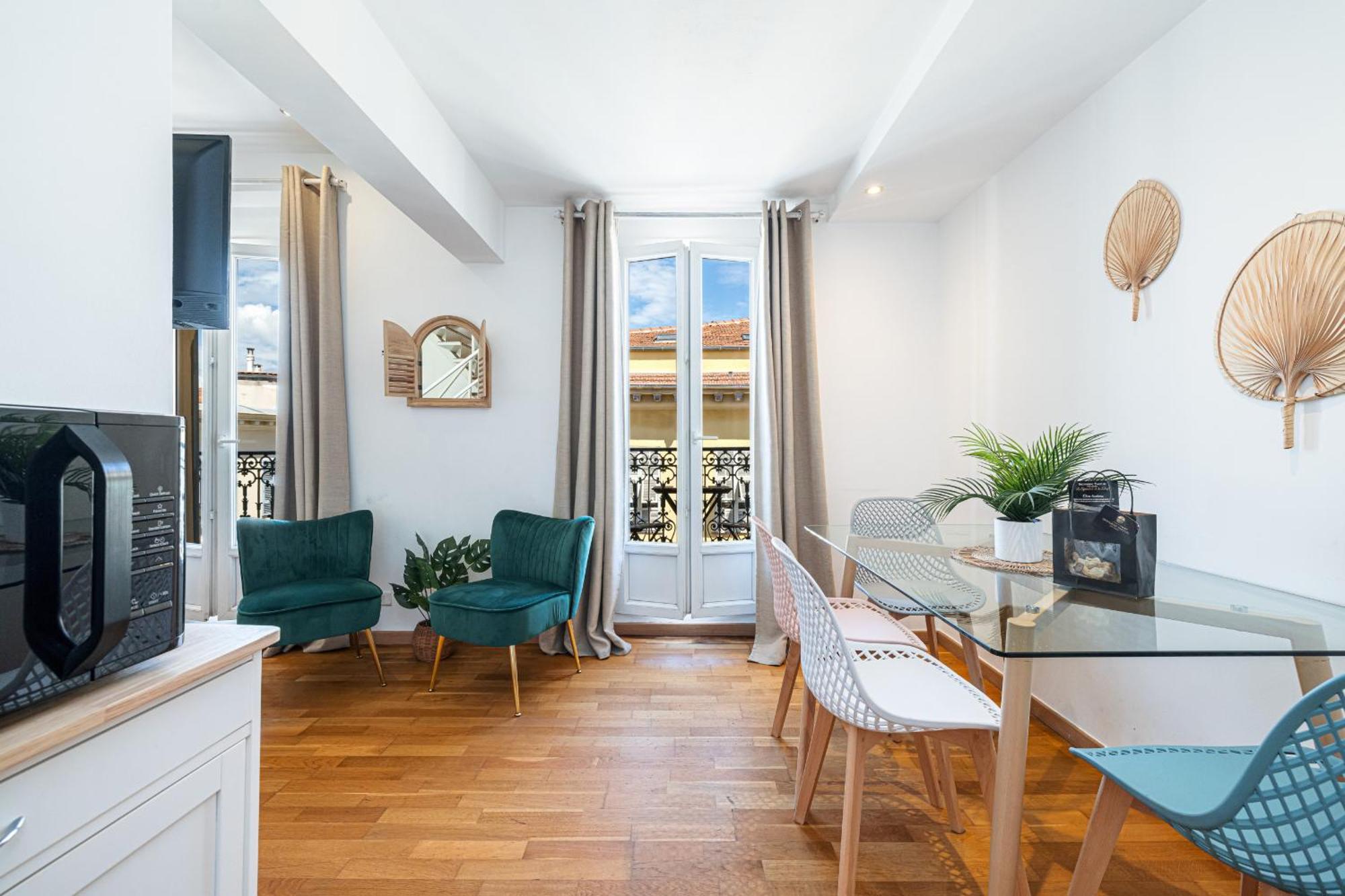 Apartment Massena Street - 1 Bdr Duplex With Ac & Parking *
