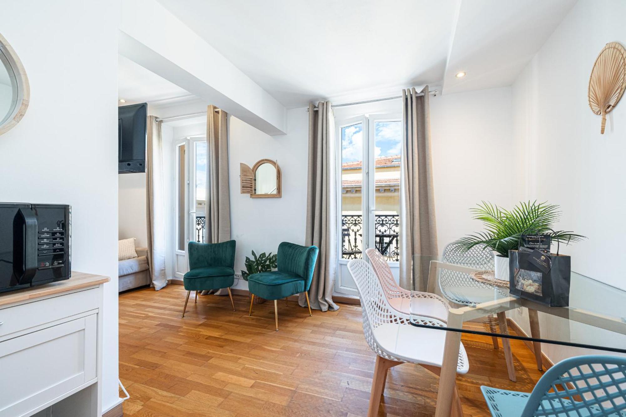 Apartment Massena Street - 1 Bdr Duplex With Ac & Parking *