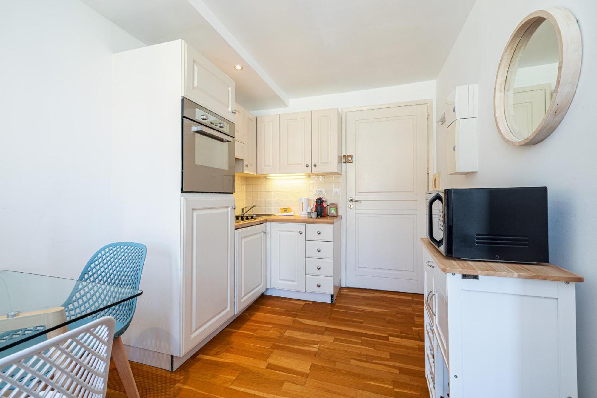 Massena Street - 1 Bdr Duplex With Ac & Parking *