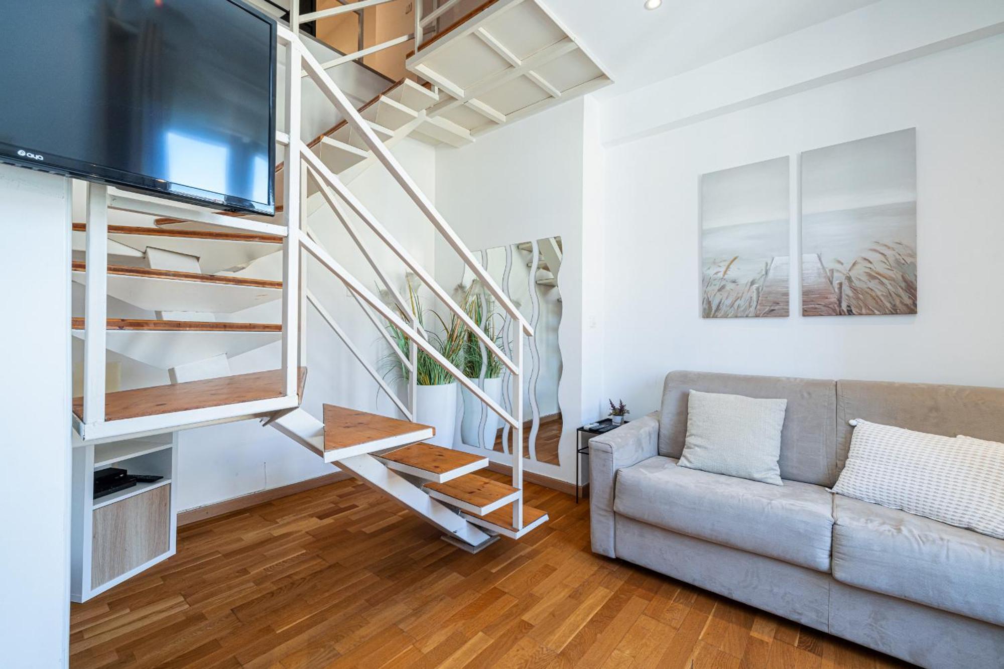 Massena Street - 1 Bdr Duplex With Ac & Parking